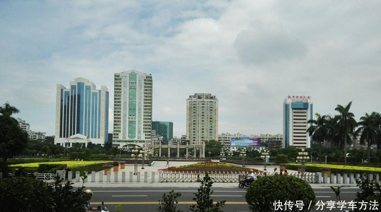 广东汕头大的广场, 是汕头重要的地标